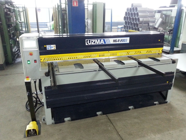 Nowa realizacja - nożyce gilotynowe UZMA MG-R 2003